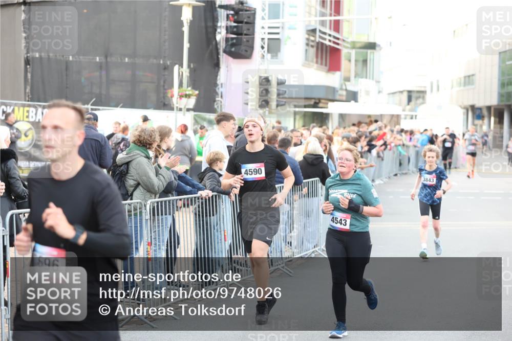 12.06.2026 - Holstenköstenlauf Andreas Tolksdorf http://msf.ph/oto/9748026 12.06.2026 20:08:14 Laufen 4590, 696, 4543, 3843, 1117 meine-sportfotos.de