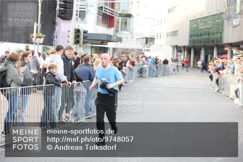12.06.2026 - Holstenköstenlauf Andreas Tolksdorf http://msf.ph/oto/9748057 12.06.2026 20:08:53 Laufen 350 meine-sportfotos.de