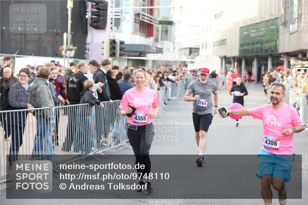 12.06.2026 - Holstenköstenlauf Andreas Tolksdorf http://msf.ph/oto/9748110 12.06.2026 20:10:22 Laufen 2030, 4355, 3764, 2030, 4386 meine-sportfotos.de