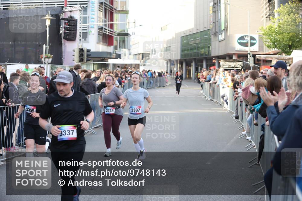 12.06.2026 - Holstenköstenlauf Andreas Tolksdorf http://msf.ph/oto/9748143 12.06.2026 20:11:26 Laufen 3359, 3337, 3338, 3387, 11 meine-sportfotos.de