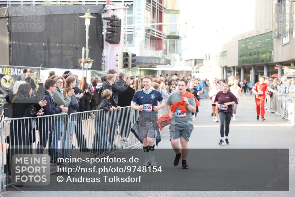12.06.2026 - Holstenköstenlauf Andreas Tolksdorf http://msf.ph/oto/9748154 12.06.2026 20:12:18 Laufen 3335, 3306, 019 meine-sportfotos.de