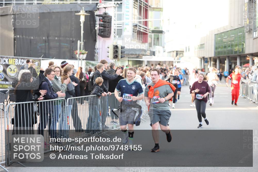 12.06.2026 - Holstenköstenlauf Andreas Tolksdorf http://msf.ph/oto/9748155 12.06.2026 20:12:19 Laufen 3335, 3306, 4019 meine-sportfotos.de