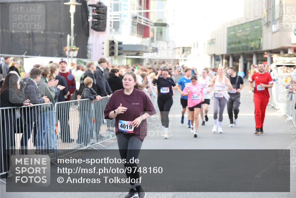 12.06.2026 - Holstenköstenlauf Andreas Tolksdorf http://msf.ph/oto/9748160 12.06.2026 20:12:22 Laufen 4019, 4658, 4389 meine-sportfotos.de