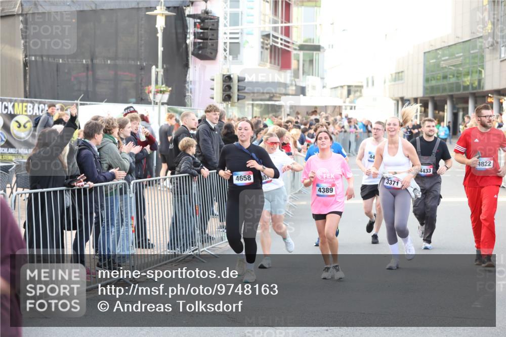 12.06.2026 - Holstenköstenlauf Andreas Tolksdorf http://msf.ph/oto/9748163 12.06.2026 20:12:24 Laufen 4658, 65, 2030, 4389, 44, 3371, 4433, 4822 meine-sportfotos.de
