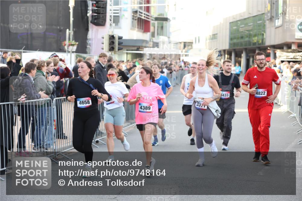 12.06.2026 - Holstenköstenlauf Andreas Tolksdorf http://msf.ph/oto/9748164 12.06.2026 20:12:25 Laufen 4658, 2030, 4389, 3371, 4822, 1433 meine-sportfotos.de