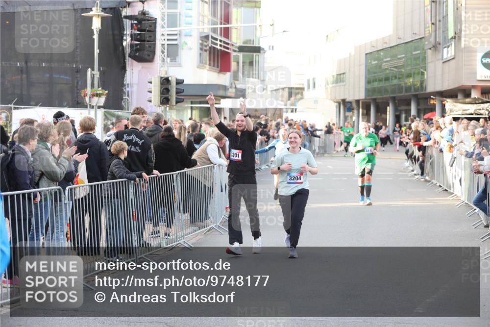 12.06.2026 - Holstenköstenlauf Andreas Tolksdorf http://msf.ph/oto/9748177 12.06.2026 20:12:46 Laufen 3201, 3204, 4148 meine-sportfotos.de
