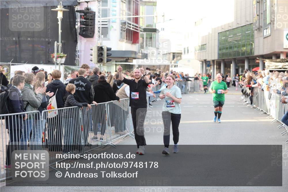12.06.2026 - Holstenköstenlauf Andreas Tolksdorf http://msf.ph/oto/9748178 12.06.2026 20:12:47 Laufen 3201, 3204, 414 meine-sportfotos.de
