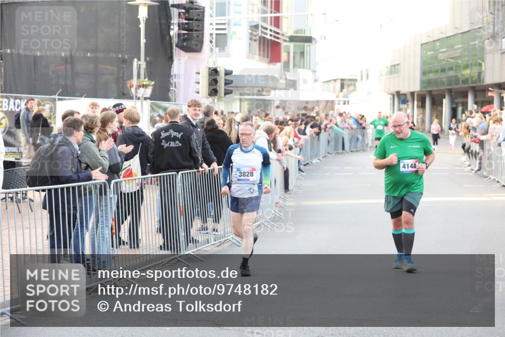 12.06.2026 - Holstenköstenlauf Andreas Tolksdorf http://msf.ph/oto/9748182 12.06.2026 20:12:52 Laufen 4148, 3828 meine-sportfotos.de