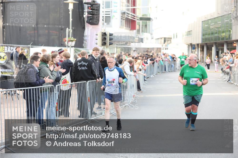 12.06.2026 - Holstenköstenlauf Andreas Tolksdorf http://msf.ph/oto/9748183 12.06.2026 20:12:52 Laufen 3828, 4142 meine-sportfotos.de