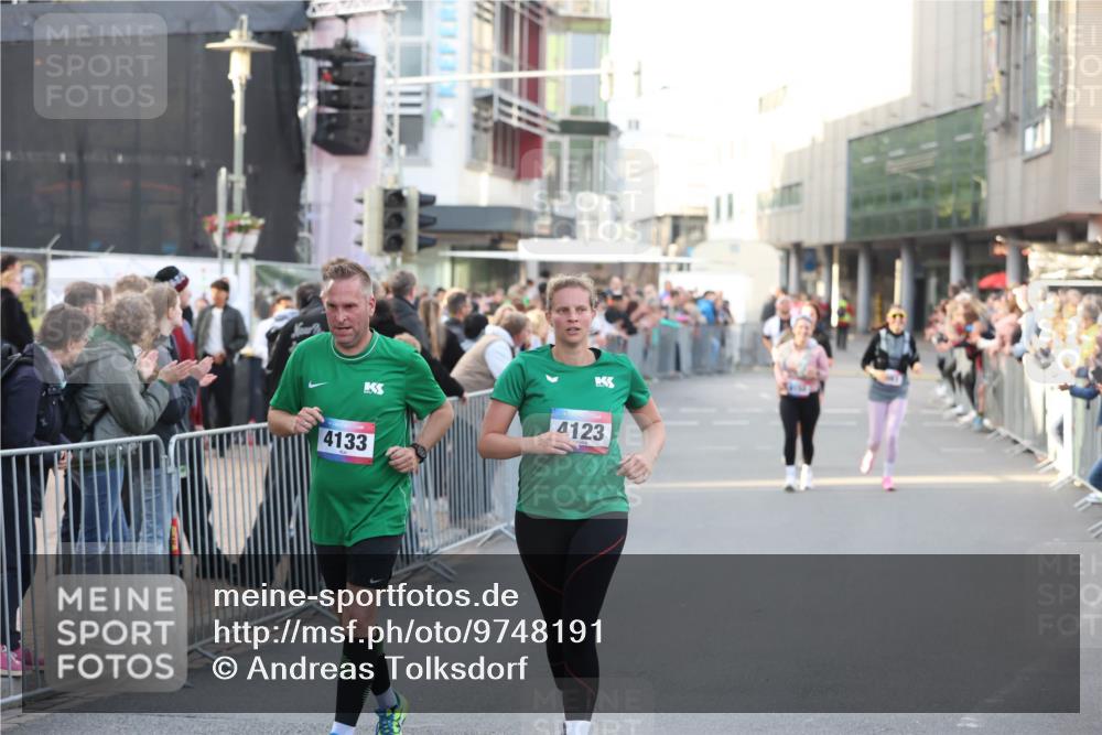 12.06.2026 - Holstenköstenlauf Andreas Tolksdorf http://msf.ph/oto/9748191 12.06.2026 20:13:08 Laufen 4133, 4123 meine-sportfotos.de