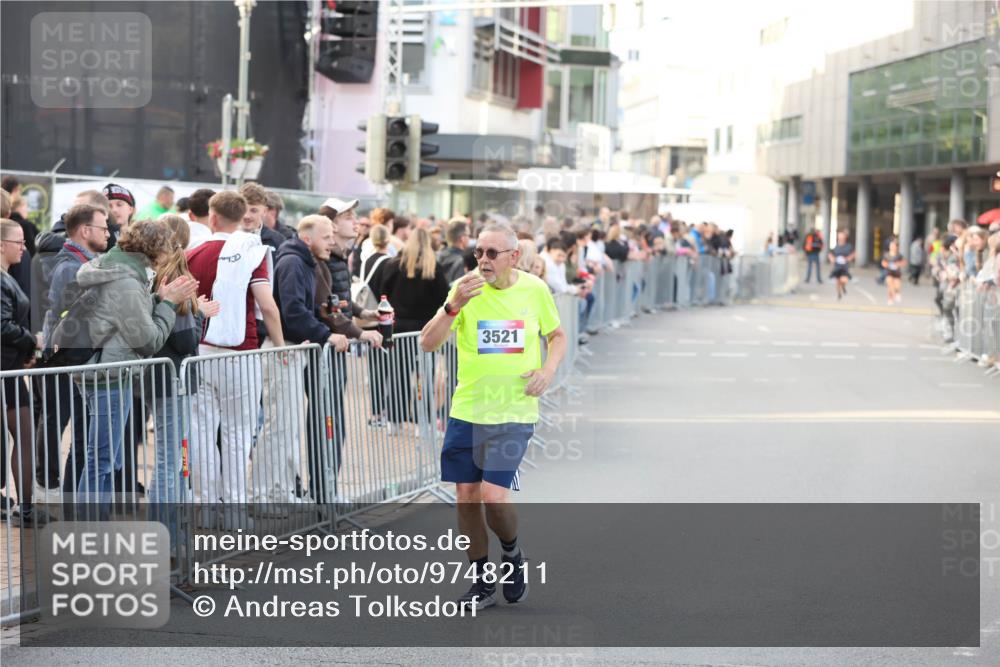 12.06.2026 - Holstenköstenlauf Andreas Tolksdorf http://msf.ph/oto/9748211 12.06.2026 20:14:12 Laufen 3521 meine-sportfotos.de
