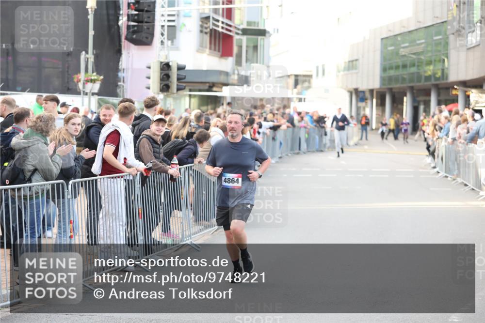 12.06.2026 - Holstenköstenlauf Andreas Tolksdorf http://msf.ph/oto/9748221 12.06.2026 20:14:33 Laufen 4864 meine-sportfotos.de