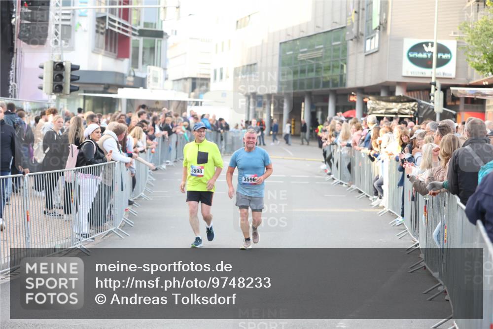12.06.2026 - Holstenköstenlauf Andreas Tolksdorf http://msf.ph/oto/9748233 12.06.2026 20:15:31 Laufen 3598, 3596 meine-sportfotos.de