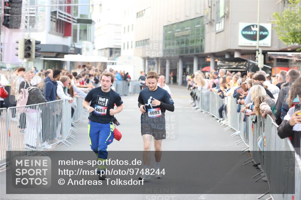 12.06.2026 - Holstenköstenlauf Andreas Tolksdorf http://msf.ph/oto/9748244 12.06.2026 20:16:17 Laufen 4651, 4693 meine-sportfotos.de