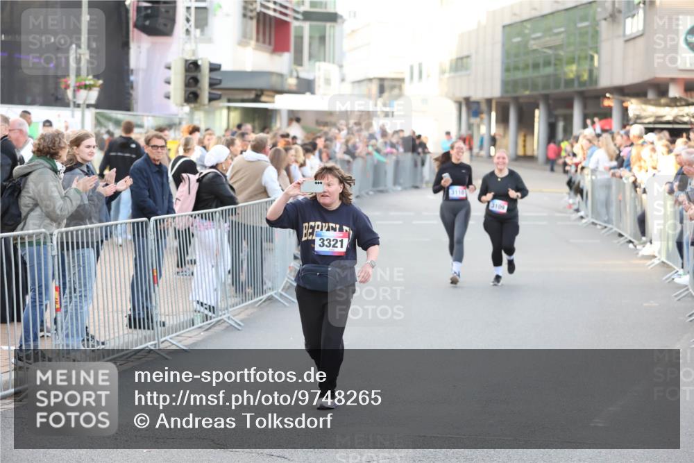 12.06.2026 - Holstenköstenlauf Andreas Tolksdorf http://msf.ph/oto/9748265 12.06.2026 20:16:59 Laufen 3321, 3110, 3109 meine-sportfotos.de