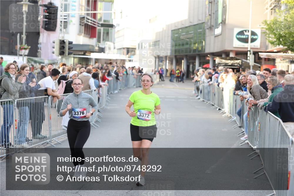12.06.2026 - Holstenköstenlauf Andreas Tolksdorf http://msf.ph/oto/9748292 12.06.2026 20:17:53 Laufen 3376, 3372 meine-sportfotos.de