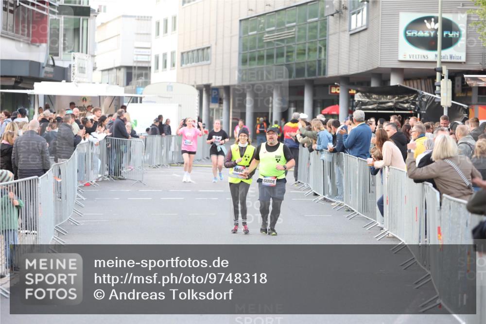 12.06.2026 - Holstenköstenlauf Andreas Tolksdorf http://msf.ph/oto/9748318 12.06.2026 20:24:39 Laufen 4388, 002, 4866 meine-sportfotos.de