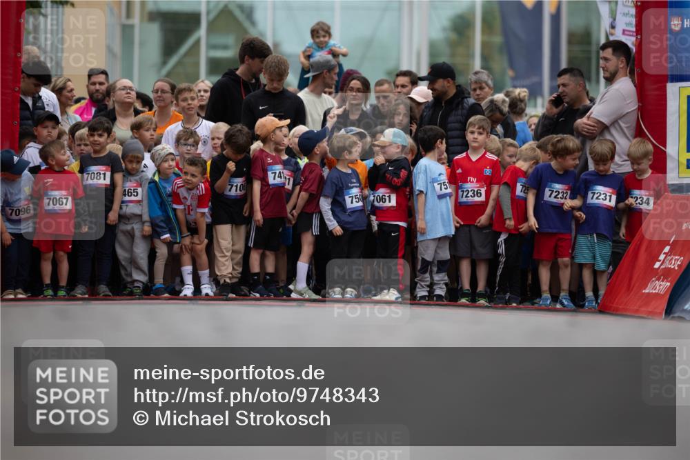 12.06.2026 - Holstenköstenlauf Michael Strokosch http://msf.ph/oto/9748343 12.06.2026 14:53:14 Laufen 7067, 7096, 7081, 465, 7106, 741, 750, 7061, 751, 7236, 7232, 7231, 234 meine-sportfotos.de