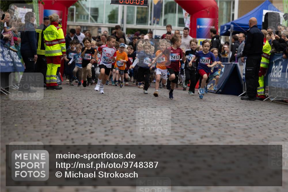 12.06.2026 - Holstenköstenlauf Michael Strokosch http://msf.ph/oto/9748387 12.06.2026 15:00:07 Laufen 7412, 71, 7026, 7232, 708, 7106, 7034, 7500, 7013, 7208 meine-sportfotos.de