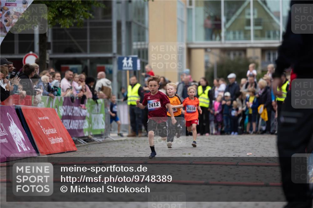 12.06.2026 - Holstenköstenlauf Michael Strokosch http://msf.ph/oto/9748389 12.06.2026 15:01:31 Laufen 7412, 8, 7038 meine-sportfotos.de