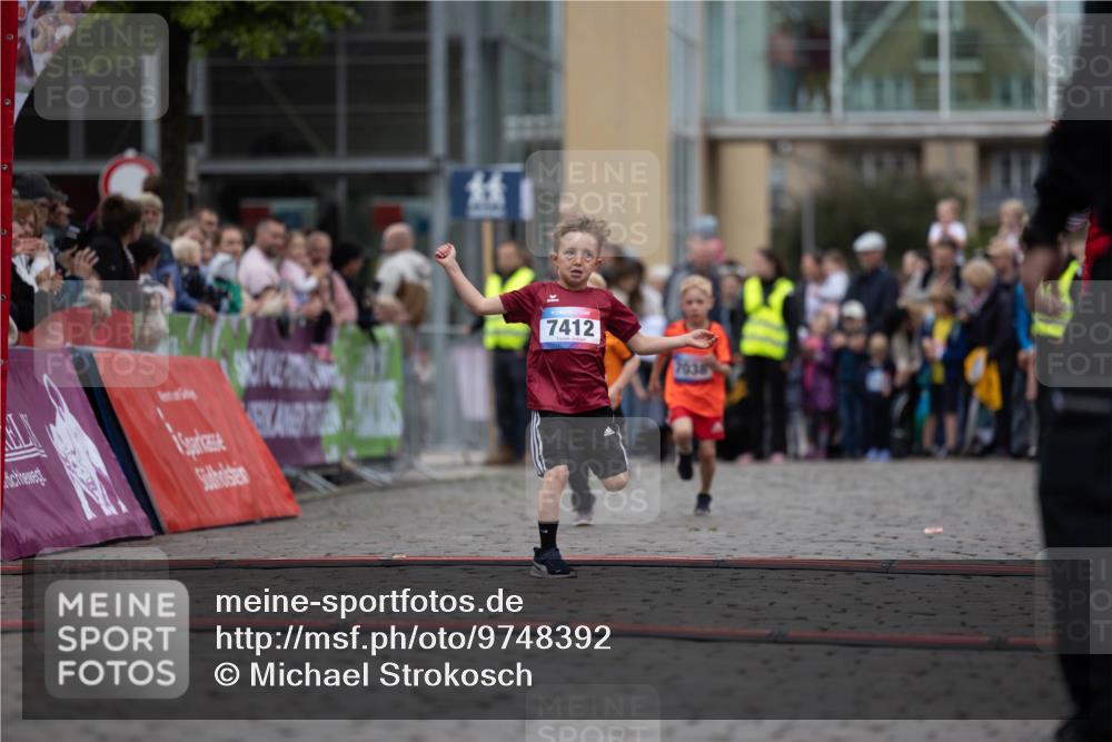 12.06.2026 - Holstenköstenlauf Michael Strokosch http://msf.ph/oto/9748392 12.06.2026 15:01:32 Laufen 7412, 7038 meine-sportfotos.de