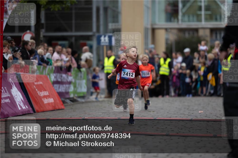 12.06.2026 - Holstenköstenlauf Michael Strokosch http://msf.ph/oto/9748394 12.06.2026 15:01:32 Laufen 7412, 7038 meine-sportfotos.de