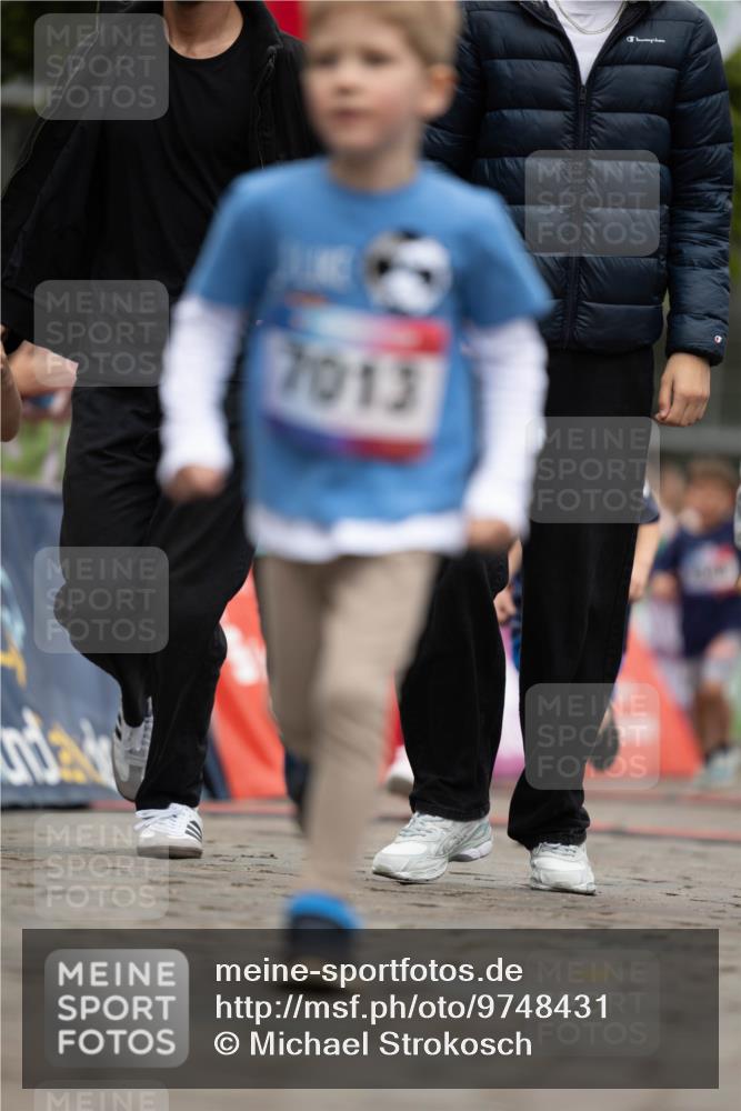 12.06.2026 - Holstenköstenlauf Michael Strokosch http://msf.ph/oto/9748431 12.06.2026 15:01:59 Laufen 7013 meine-sportfotos.de