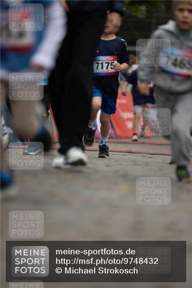 12.06.2026 - Holstenköstenlauf Michael Strokosch http://msf.ph/oto/9748432 12.06.2026 15:01:59 Laufen 7175, 7465 meine-sportfotos.de