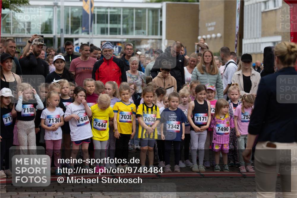 12.06.2026 - Holstenköstenlauf Michael Strokosch http://msf.ph/oto/9748484 12.06.2026 15:08:06 Laufen 449, 7035, 7036, 7444, 717, 7188, 7130, 7342, 7171, 72, 753, 7490 meine-sportfotos.de