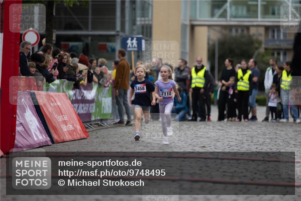 12.06.2026 - Holstenköstenlauf Michael Strokosch http://msf.ph/oto/9748495 12.06.2026 15:12:07 Laufen 7458, 7110 meine-sportfotos.de