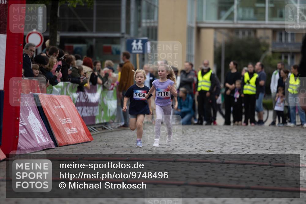 12.06.2026 - Holstenköstenlauf Michael Strokosch http://msf.ph/oto/9748496 12.06.2026 15:12:08 Laufen 7458, 7110 meine-sportfotos.de