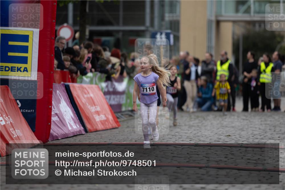 12.06.2026 - Holstenköstenlauf Michael Strokosch http://msf.ph/oto/9748501 12.06.2026 15:12:09 Laufen 7110, 7695 meine-sportfotos.de