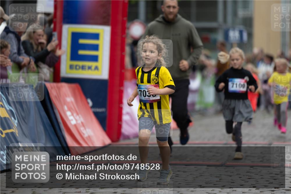 12.06.2026 - Holstenköstenlauf Michael Strokosch http://msf.ph/oto/9748528 12.06.2026 15:12:19 Laufen 7035, 7100 meine-sportfotos.de
