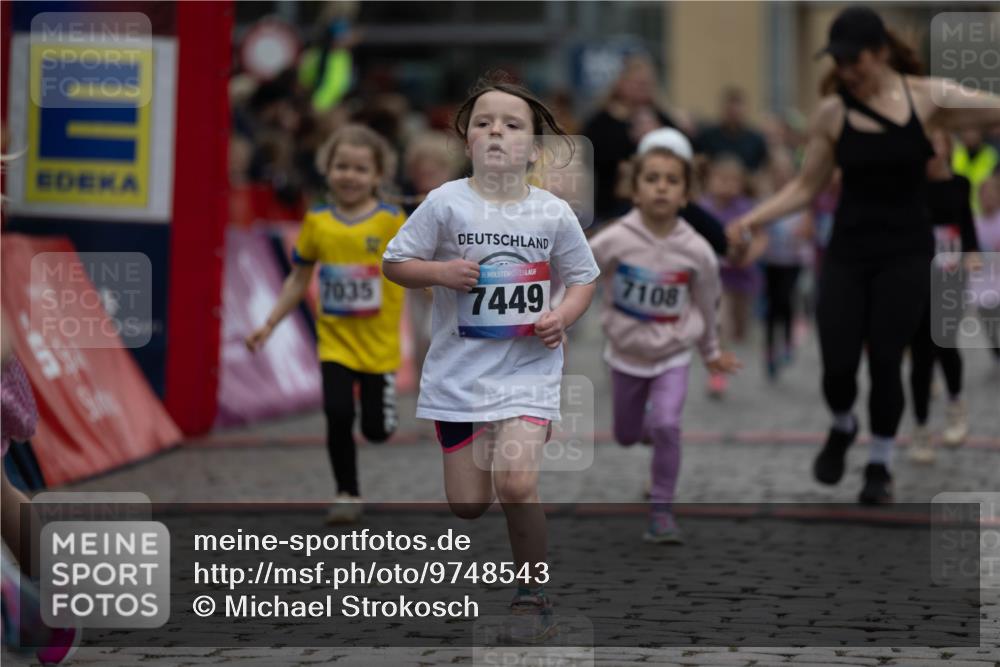 12.06.2026 - Holstenköstenlauf Michael Strokosch http://msf.ph/oto/9748543 12.06.2026 15:12:26 Laufen 7035, 36, 7449, 7108 meine-sportfotos.de