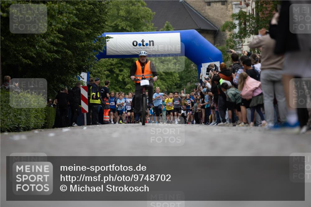 12.06.2026 - Holstenköstenlauf Michael Strokosch http://msf.ph/oto/9748702 12.06.2026 16:00:06 Laufen 801, 1437, 1258 meine-sportfotos.de