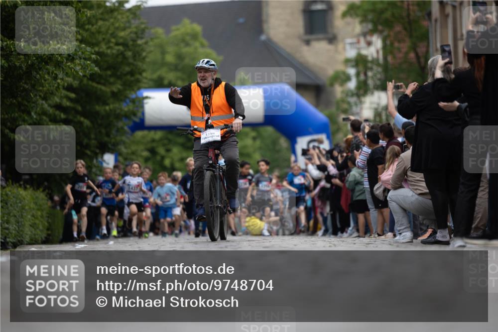 12.06.2026 - Holstenköstenlauf Michael Strokosch http://msf.ph/oto/9748704 12.06.2026 16:00:10 Laufen 1437, 1, 3, 1294 meine-sportfotos.de