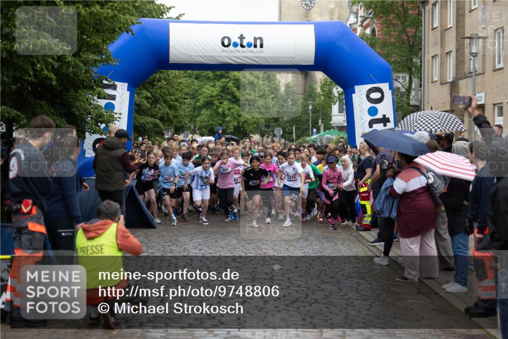 12.06.2026 - Holstenköstenlauf Michael Strokosch http://msf.ph/oto/9748806 12.06.2026 16:45:02 Laufen 987, 913, 66, 662, 984, 83, 21270, 1064 meine-sportfotos.de