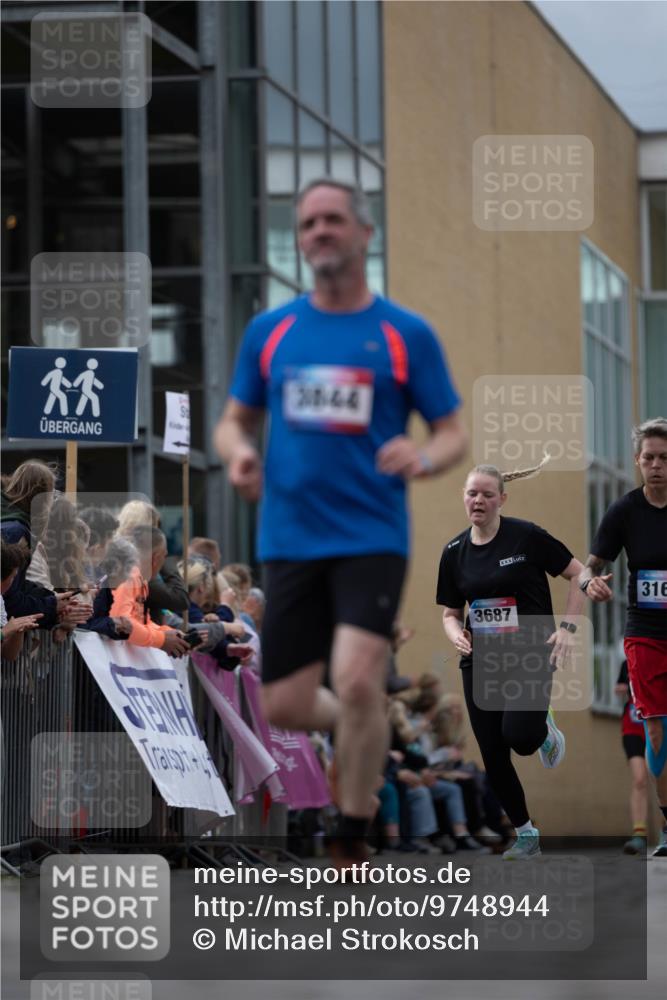 12.06.2026 - Holstenköstenlauf Michael Strokosch http://msf.ph/oto/9748944 12.06.2026 17:58:15 Laufen 3844, 3687, 316 meine-sportfotos.de