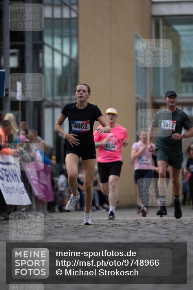 12.06.2026 - Holstenköstenlauf Michael Strokosch http://msf.ph/oto/9748966 12.06.2026 17:59:02 Laufen 4052, 3012 meine-sportfotos.de