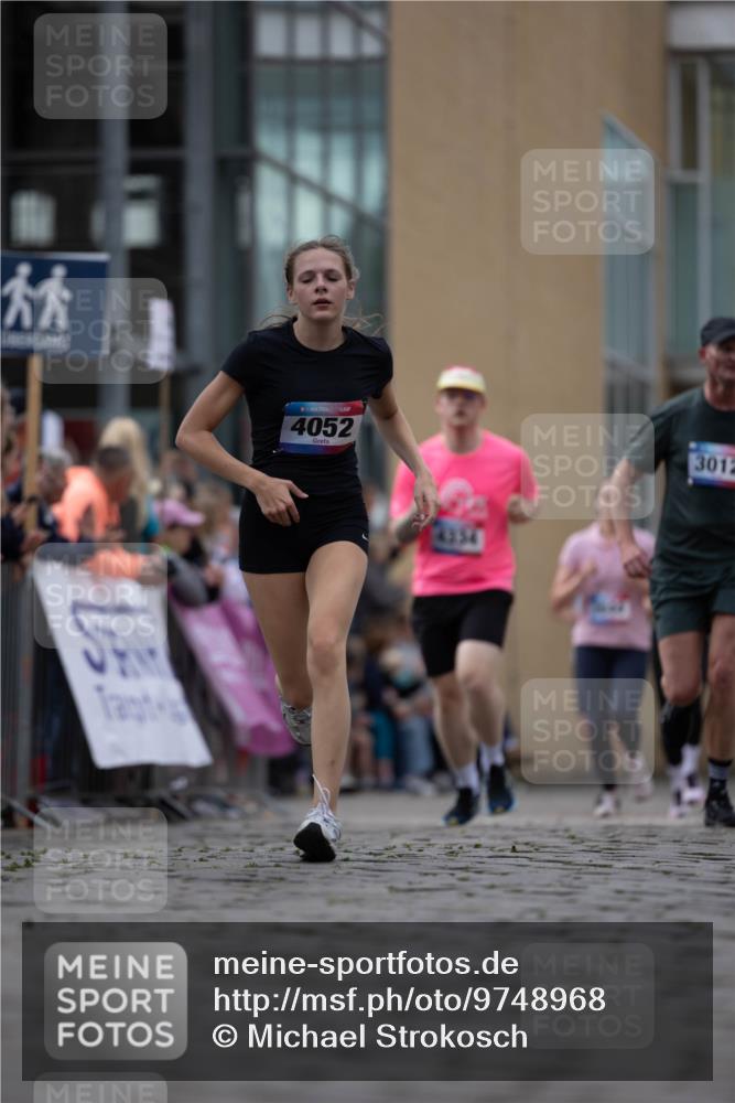 12.06.2026 - Holstenköstenlauf Michael Strokosch http://msf.ph/oto/9748968 12.06.2026 17:59:03 Laufen 4052, 3012 meine-sportfotos.de