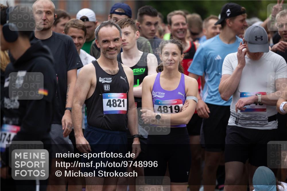 12.06.2026 - Holstenköstenlauf Michael Strokosch http://msf.ph/oto/9748996 12.06.2026 18:53:50 Laufen 174, 36, 4821, 36, 4819 meine-sportfotos.de