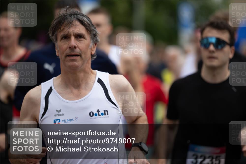12.06.2026 - Holstenköstenlauf Michael Strokosch http://msf.ph/oto/9749007 12.06.2026 19:00:16 Laufen 3235 meine-sportfotos.de