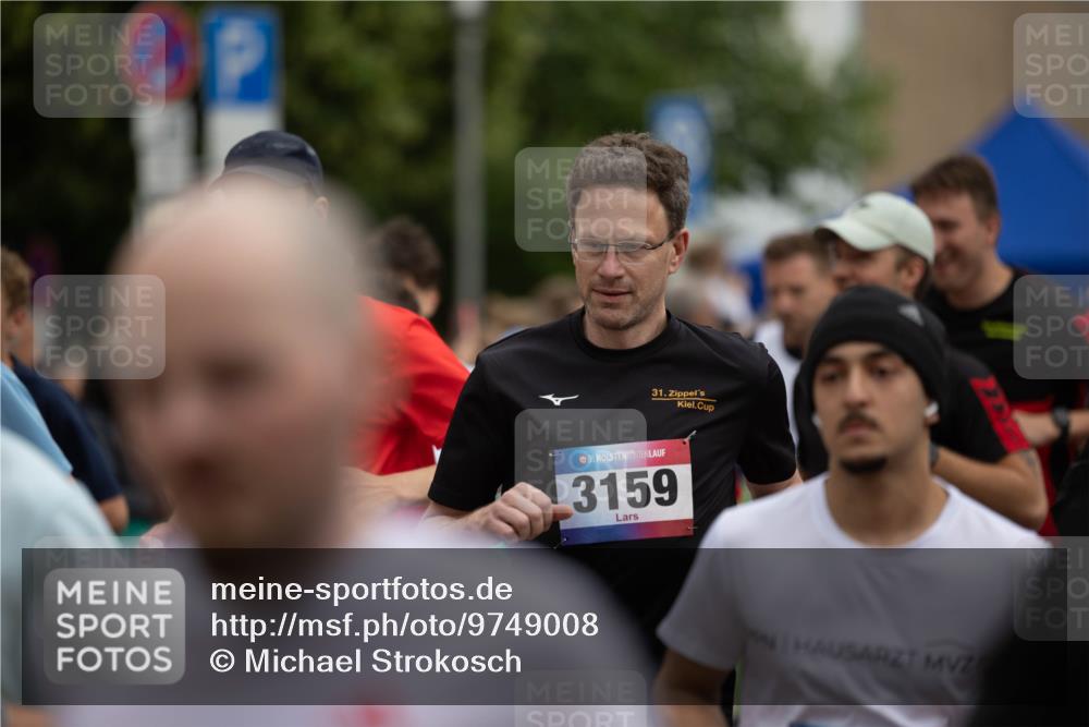 12.06.2026 - Holstenköstenlauf Michael Strokosch http://msf.ph/oto/9749008 12.06.2026 19:00:19 Laufen 31, 36, 3159 meine-sportfotos.de