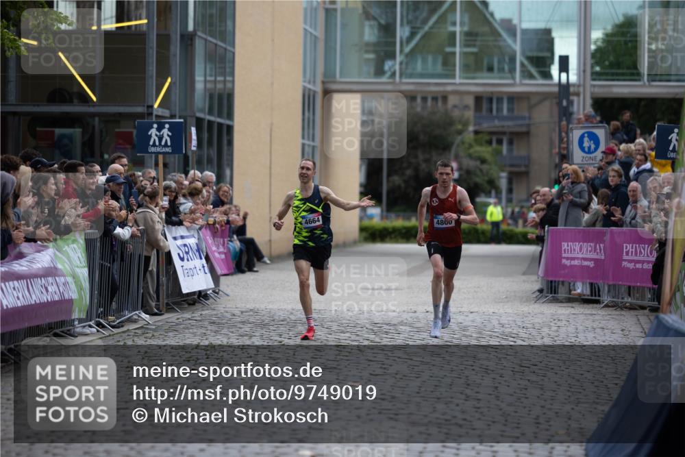 12.06.2026 - Holstenköstenlauf Michael Strokosch http://msf.ph/oto/9749019 12.06.2026 19:31:54 Laufen 4664, 4860 meine-sportfotos.de