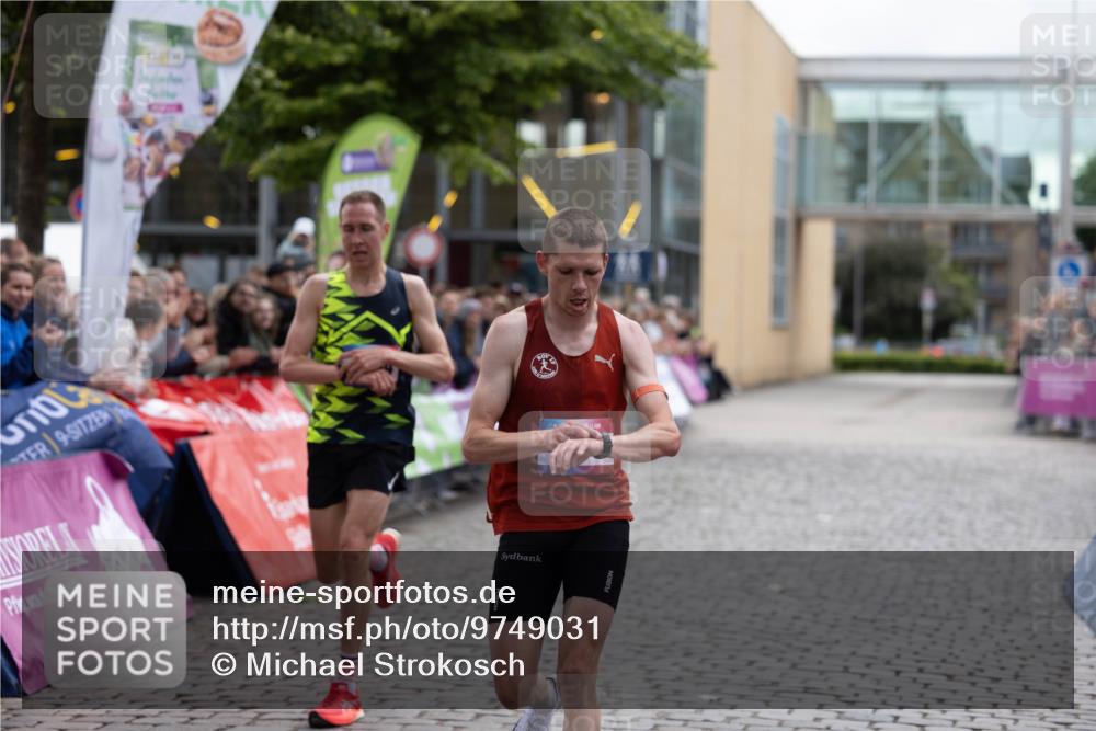 12.06.2026 - Holstenköstenlauf Michael Strokosch http://msf.ph/oto/9749031 12.06.2026 19:31:59 Laufen 9 meine-sportfotos.de