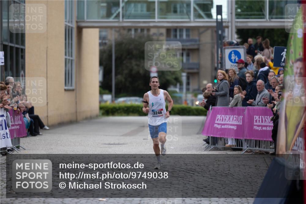 12.06.2026 - Holstenköstenlauf Michael Strokosch http://msf.ph/oto/9749038 12.06.2026 19:33:17 Laufen 7, 3246 meine-sportfotos.de
