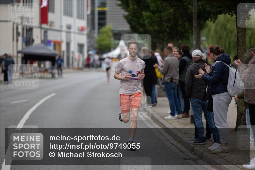 12.06.2026 - Holstenköstenlauf Michael Strokosch http://msf.ph/oto/9749055 12.06.2026 19:35:22 Laufen 096 meine-sportfotos.de