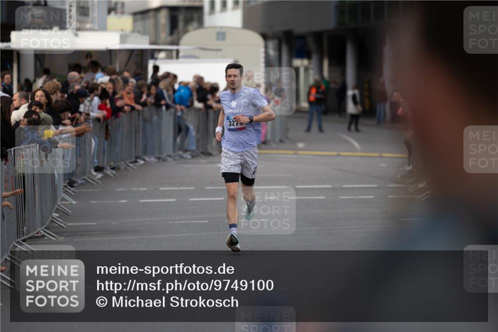 12.06.2026 - Holstenköstenlauf Michael Strokosch http://msf.ph/oto/9749100 12.06.2026 19:38:45 Laufen 327 meine-sportfotos.de