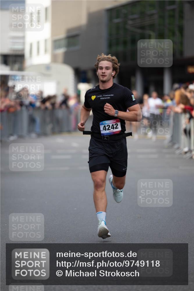 12.06.2026 - Holstenköstenlauf Michael Strokosch http://msf.ph/oto/9749118 12.06.2026 19:39:23 Laufen 4242, 2 meine-sportfotos.de