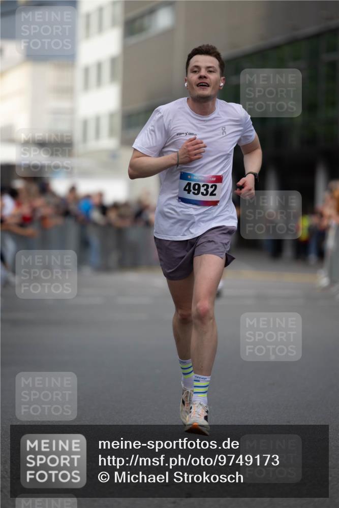 12.06.2026 - Holstenköstenlauf Michael Strokosch http://msf.ph/oto/9749173 12.06.2026 19:40:43 Laufen 36, 4932 meine-sportfotos.de
